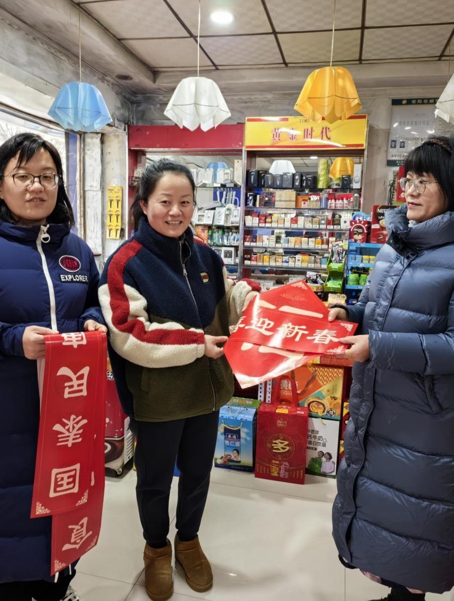 河南安陽：解放路街道辦事處開展“歡樂迎新春，暖心送春聯”活動