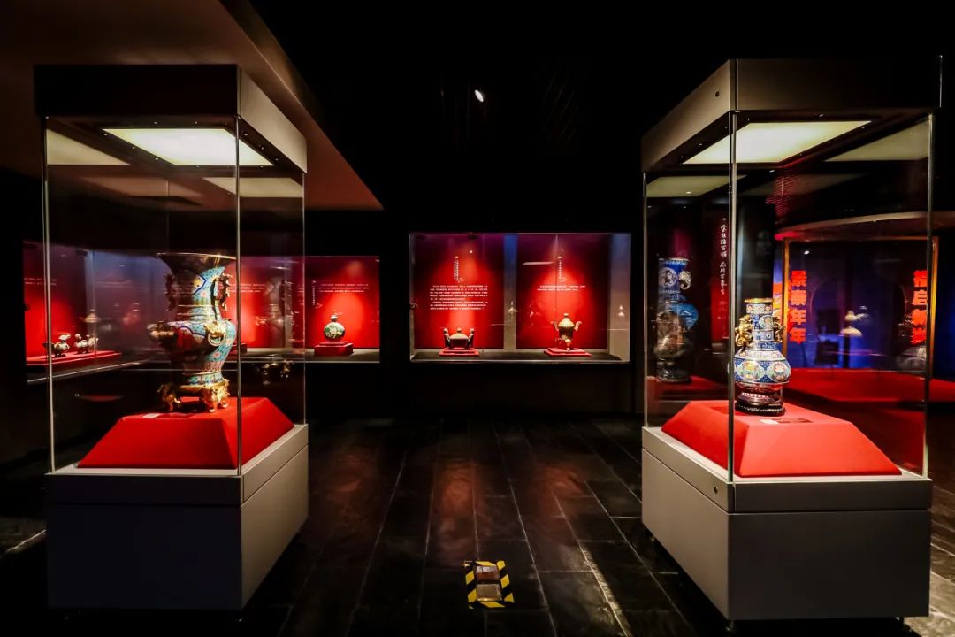 “金絲拈百媚 龍騰萬象生”景泰藍非物質文化遺產傳承展在深圳龍崗文博展覽館開幕